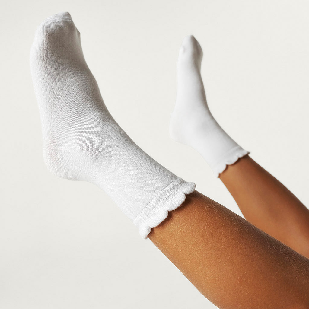 White Scallop Crew Socks